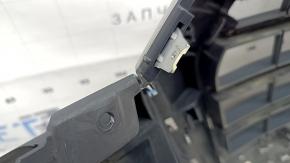 Грати радіатора grill у зборі Audi Q7 16-19 сіра, під парктроніки, з емблемами, подряпини, тріщини