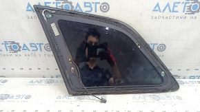 Квапка глухе скло задня права Audi Q7 16-26 тонування, з молдингом хром, відірваний провід, надірваний ущільнювач, подряпини на хромі