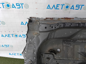 Корыто багажника Toyota Rav4 13-18 высверлено, ржавое