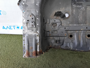 Корыто багажника Toyota Rav4 13-18 высверлено, ржавое