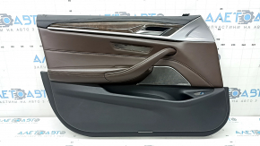 Обшивка двери карточка передняя левая BMW 5 G30 17-23 черная, под память сиденья, подлокотник и вставка кожа темно-коричневая, молдинг под дерево корень ореха, с ручкой и накладкой Harman Kardon, с подсветкой, царапины, под чистку, дефект ручки