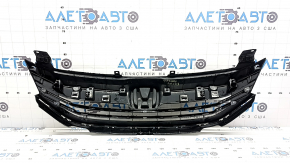 Основа решетки радиатора Honda Accord 16-17 hybrid, с эмблемой, треснута, сломано крепление