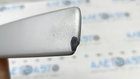 Накладка рейлінгу ззаду права Kia Niro 17-22 сіра, полізло покриття, подряпина