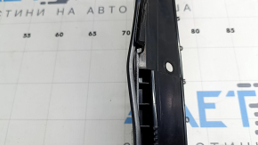 Треугольник заглушка заднего крыла правая Nissan Ariya 23-26 с черным молдингом, погнут, царапины