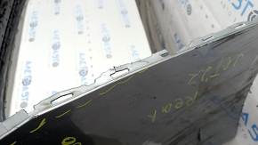 Бампер задній голий VW Jetta 22-26 срібло, подряпини, надриви, тріщини, відсутній фрагмент