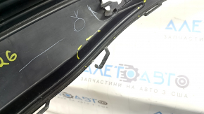 Накладка заднього бампера VW Jetta 22-26 скол, потерта, надламані кріплення