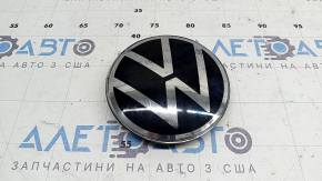 Емблема решітки радіатора VW Jetta 22-25 під дистроник, тріщини, сколи, надламані кріплення