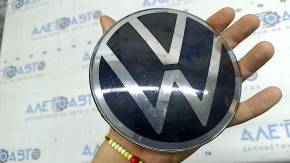 Емблема решітки радіатора VW Jetta 22-25 під дистроник, тріщини, сколи, надламані кріплення