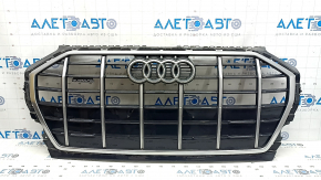 Решетка радиатора grill в сборе Audi Q5 80A 21-25 черный глянец, эмблема и молдинг хром, Quattro, нештатные отверстия, царапина