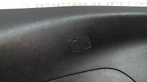 Накладка задньої стійки нижня права Mercedes GLC 16-22 чорна, із заглушкою, подряпини, зламане кріплення