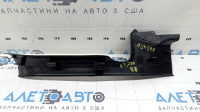 Накладка порога задняя правая Mercedes GLC 16-20 черная, сломано крепление, надрыв крепления, царапины