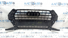 Грати радіатора grill у зборі Audi Q3 8U 16-18 з емблемою, чорний глянець, під цільний бампер, незаводські отвори, сколи