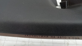 Накладка задньої стійки нижня права Audi Q3 8U 15-18 чорна, подряпини