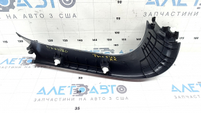 Обшивка дверей багажника права Hyundai Tucson 22-26 чорна, зламане кріплення