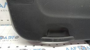 Обшивка дверей багажника нижня Hyundai Tucson 22-26 чорна, з ручкою, подряпини, потерта