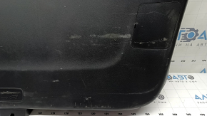 Обшивка дверей багажника нижня Hyundai Tucson 22-26 чорна, з ручкою, подряпини, потерта