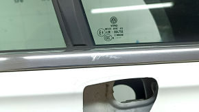 Двері в зборі передні права VW Tiguan 18-24 keyless, білий LC9A, тички, подряпини на накладці та молдингу
