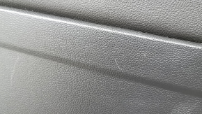 Обшивка дверей картка передня права VW Tiguan 18-20 чорна, з пищалкою, підлокітник та вставка шкіра, з ручкою, подряпини, вм'ятина, облізло покриття ручки