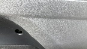 Обшивка дверей картка передня права VW Tiguan 18-20 чорна, з пищалкою, підлокітник та вставка шкіра, з ручкою, подряпини, вм'ятина, облізло покриття ручки