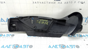 Накладка збоку пасажирського сидіння права VW Tiguan 18-22 чорна, подряпини
