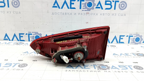 Фонарь внутренний дверь багажника левый Hyundai Santa FE 21-23 галоген, царапина