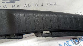Накладка проема багажника Honda CRV 20-22 hybrid черная, царапины