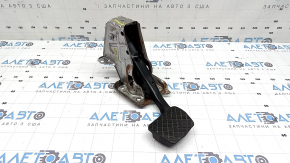 Педаль тормоза Audi Q3 8U 15-18 с накладкой и кронштейном, ржавая