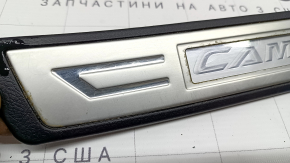 Накладка порога задняя правая внешняя Toyota Camry v55 15-17 usa черная, с хромированной накладкой, царапины