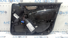 Обшивка дверей картка передня ліва Audi A4 B8 13-16 рест, чорна, із чорною вставкою шкіра, підлокітник чорна шкіра, молдинг під темне дерево структура, подряпини, зламані кріплення, потерта, вм'ятини
