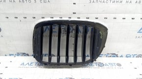 Решетка радиатора grill правая BMW X3 G01 18-21 ноздря, хром обрамление+ черная решетка, треснута, сломаны крепления, сломаны защелки креплений