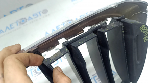Решетка радиатора grill правая BMW X3 G01 18-21 ноздря, хром обрамление+ черная решетка, треснута, сломаны крепления, сломаны защелки креплений