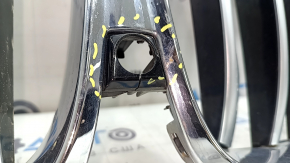 Решетка радиатора grill BMW X5 G05 19-25 хром, под камеру, царапина, треснуто крепление камеры