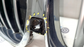 Решетка радиатора grill BMW X5 G05 19-25 хром, под камеру, царапина, треснуто крепление камеры