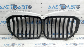 Решетка радиатора grill BMW X5 G05 19-25 хром, под камеру, царапина, треснуто крепление камеры