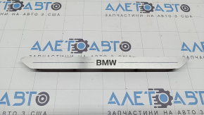 Вставка накладки порогу передня права BMW X5 G05 19-23 хром BMW, з підсвічуванням, подряпини, окислена