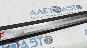 Накладка порогу передня права Audi A4 B8 08-16 седан хром, S line, зламана напрямна, подряпини, тички, зам'ята