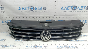 Грати радіатора grill зі значком VW Passat b8 16-19 USA під радар круїз, емблема під полірування