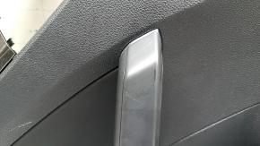 Обшивка дверей картка задня ліва VW Passat b8 16-19 USA чорна, з темно-сірою накладкою під дерево, вставка чорна шкіра, підлокітник шкіра чорна, подряпини, потерта шкіра