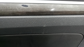 Обшивка двери карточка задняя правая VW Passat b8 16-19 USA черная, с темно-серой накладкой под дерево, вставка кожа черная, подлокотник кожа черная, потерт молдинг, царапины