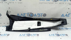 Накладка отвору дверей задньої правої VW Passat b8 16-19 USA чорна, подряпина