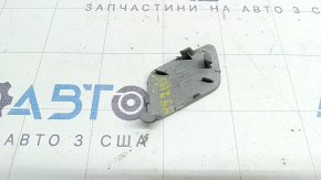Заглушка буксирувального гака переднього бампера Audi A3 8V 15-20 зламане кріплення