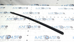 Молдинг лобового скла правий Audi A3 8V 15-20 4d, 5d, подряпини, тички
