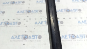 Молдинг лобового скла правий Audi A3 8V 15-20 4d, 5d, подряпини, тички