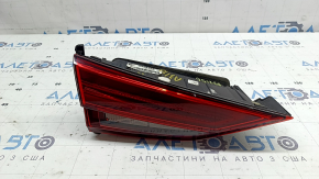 Фонарь внутренний крышка багажника левый Audi A3 8V 17-20 4d LED, потерт