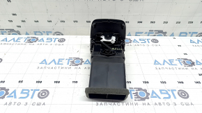 Дефлектор воздуховода центральной консоли Audi A3 8V 15-20 черная с хромом, царапины