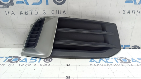 Грати переднього бампера права Audi A3 8V 17-20 структура з матовою хром вставкою, сколи