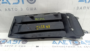 Грати переднього бампера права Audi A3 8V 17-20 структура з матовою хром вставкою, сколи