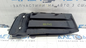 Грати переднього бампера ліва Audi A3 8V 17-20 структура з матовою хром вставкою
