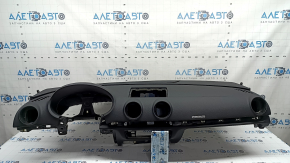 Торпедо передняя панель с AIRBAG Audi A3 8V 17-20 4d, AWD, черная под active display