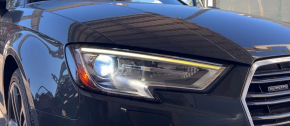 Фара передня права в зборі Audi A3 8V 17-20 xenon hid з нижнім кріпленням, під полірування, подряпини, жовтий DRL